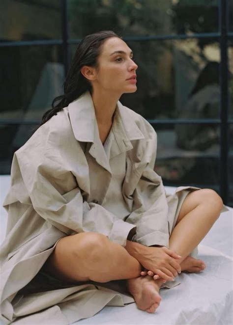 Gal Gadot : r/CelebrityFeetPosts